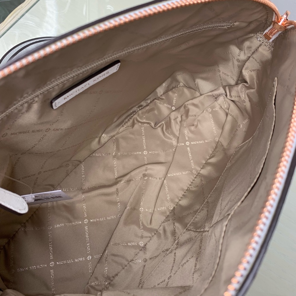 🔥SALE🔥Michael Kors Satchel - Picture 2 of 4